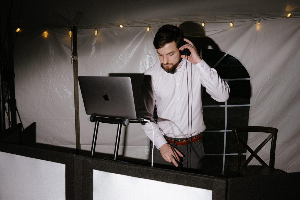 WEDDING DJS SERVING ALL OF MICHIGAN